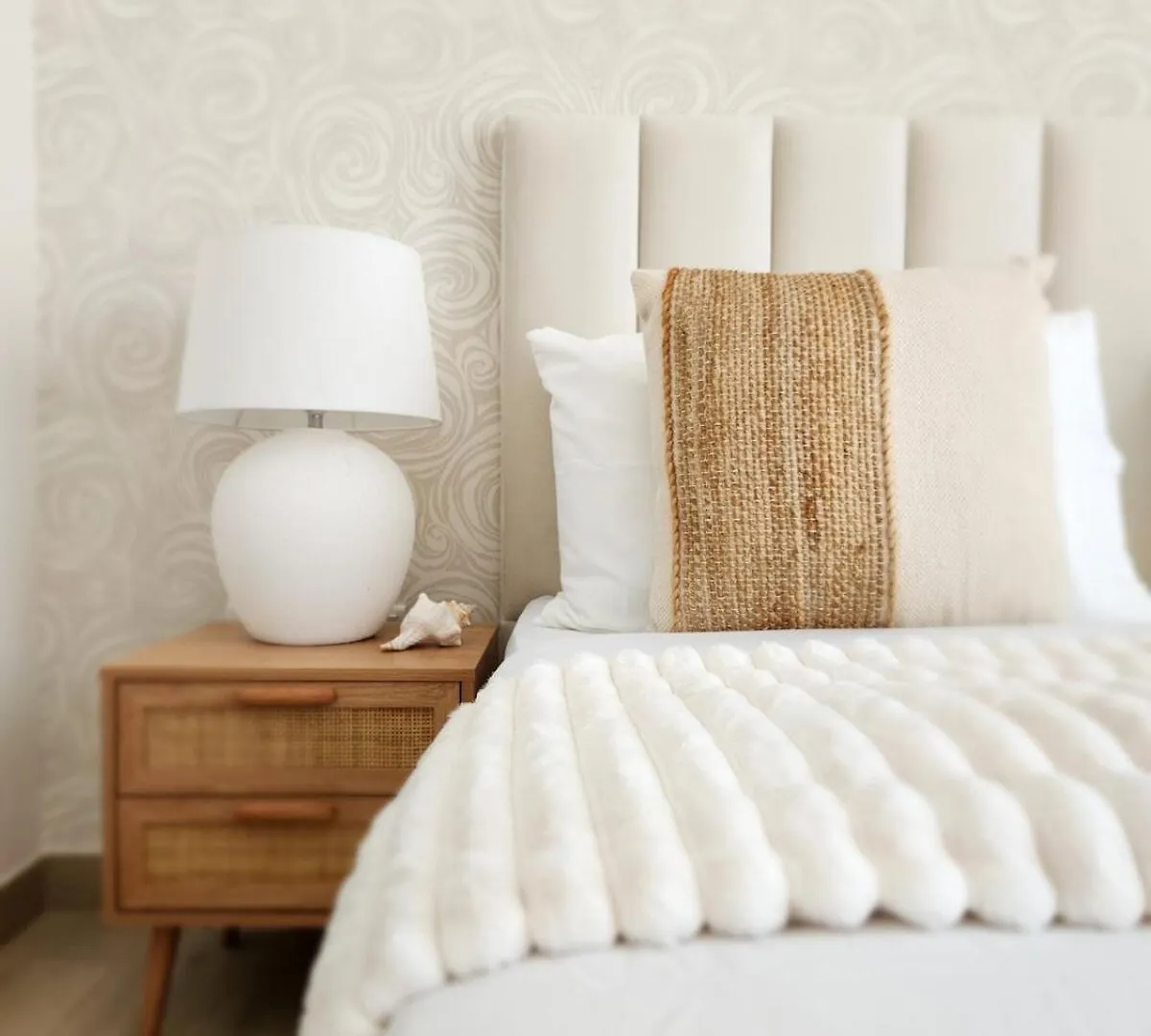 Nasma Luxury Stays - Lakeside Retreat, Stylish & Cozy Villa Stay Ras al-Khaimah 0*,  United Arab Emirates