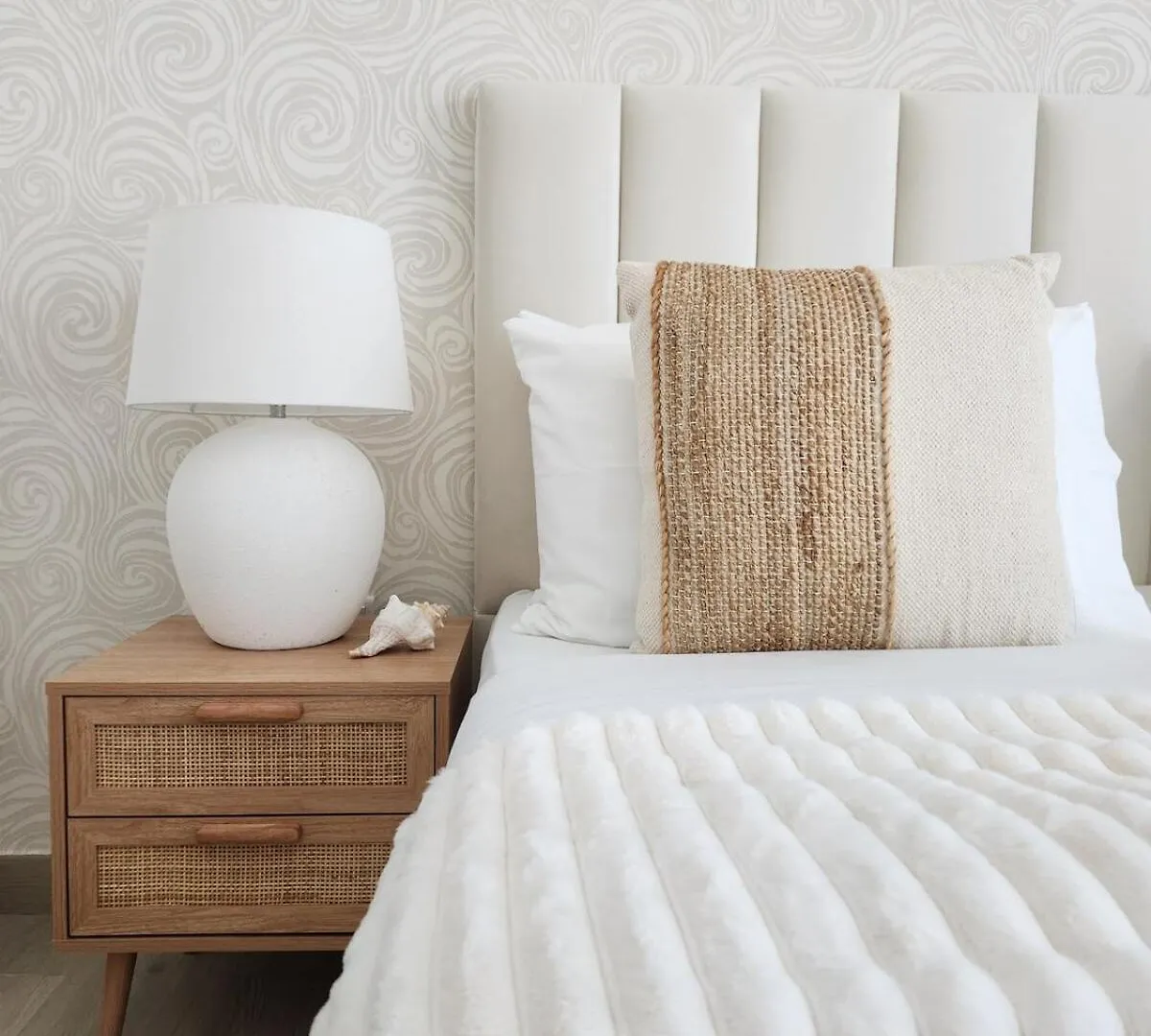 Apartment Nasma Luxury Stays - Lakeside Retreat, Stylish & Cozy Villa Stay Ras al-Khaimah
